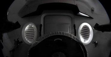 Астронавт NASA зробив моторошний знімок космічного корабля SpaceX Dragon з МКС (фото)