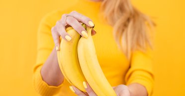 Улучшат настроение и избавят от стресса: 7 причин есть бананы этой зимой