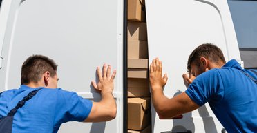 Контрабандный совиньон, бодяжный бензин и безумная прокурорская свадьба. Куда должны на самом деле смотреть налоговики