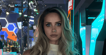 В дом известной криптоинвесторши попала ракета: она показала последствия (фото)