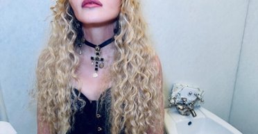 64-річна Мадонна приміряла кілька ефектних корсетів (фото)