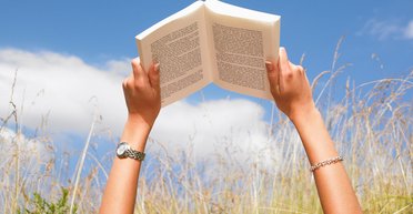 Когда размер (тиража) имеет значение. Лучшие романы сентября в обзоре Юрия Володарского