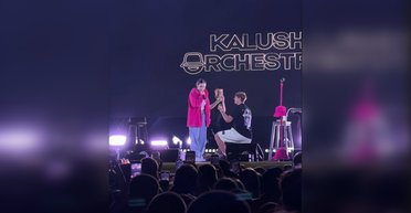 Украинской блогерше-миллионнице сделали предложение на концерте: все закончилось пощечиной (видео)