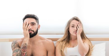 Брат с сестрой громко веселились всю ночь, но утром к ним пришли неизвестные гости (видео)