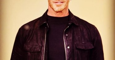 На зірку серіалу "Беверлі-Гіллз, 90210" у Голлівуді напала банда вуличних байкерів (відео)