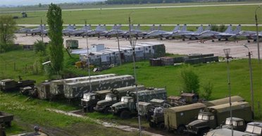 Атаковали БпЛА: появились спутниковые снимки военного аэродрома Миллерово в РФ (видео)