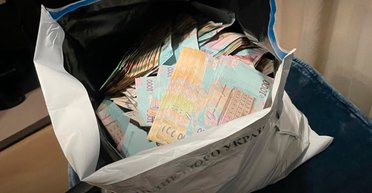 Тягнув $1,6 млн вручну: фігурант корупційної схеми в енергетиці нарікав на важкі пакети з готівкою