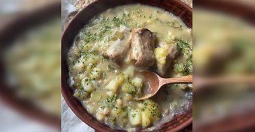 Очень украинское блюдо: как приготовить рагу "Огурцы" (видео)