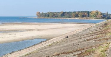 В Киевском море вода рекордно отступила от берега: эколог назвал причины обмеления