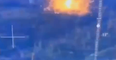 Яркая вспышка: в районе Бахмута бойцы ВСУ применили ПТРК "Стугна" по вражеской технике (видео)