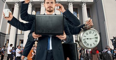 Оруженосцы. Как стать помощником депутата, сколько это стоит и действительно ли это работа мечты