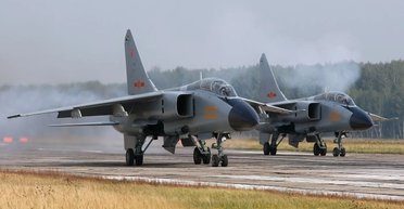Бомбардувальники JH-7A відзначилися під час навчань: що відомо про китайські машини (фото)
