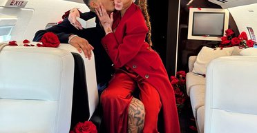 Супермодель із вітиліго заручилася й отримала каблучку з величезним діамантом (фото)