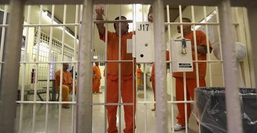 Стеження і настолки: колишні ув'язнені розповіли, які розваги є у в'язниці