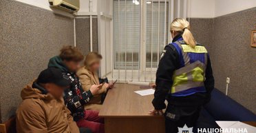 Полиция нашла молодых людей, которые перекрывали улицу в Киеве и слушали русскую музыку