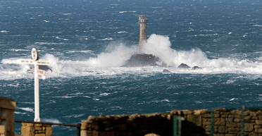 Справжні тортури: жителі британського міста чують загадковий нескінченний шум із моря (фото)