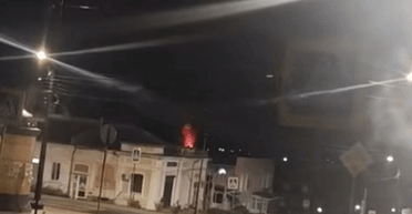 Под атакой ударных БпЛА: в российском Рыльске прогремела серия взрывов, поднялся пожар (видео)