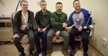 Зеленский посетил раненых бойцов и съездил на позиции 117-й бригады ТрО (фото, видео)