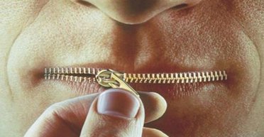 Язык проглотили. Почему украинские моральные авторитеты не осудили львовский языковой запрет