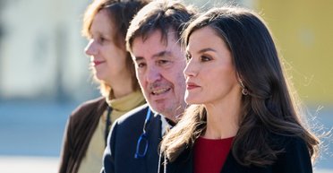 Королева Летиція вийшла у світ після чуток про свої зради (фото)