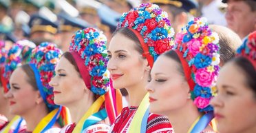 Новий рік та День Незалежності: як правильно писати назви свят (відео)