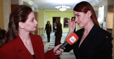 "Мені важко": MamaRika розплакалася, говорячи про батька в РФ (відео)