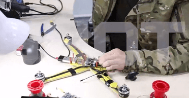 БПЛА сам захватывает цель: ВС РФ получили новые дроны "Микроб" с функцией ИИ (видео)