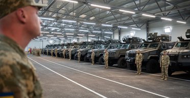 Бійці Сухопутних військ ЗСУ отримали нову партію бронемашин "Козак-2М1" і "Козак-5" (фото)
