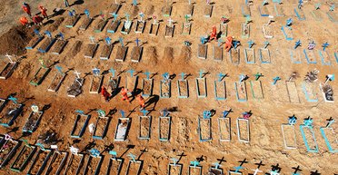 Похороны в каждом дворе. Какую цену заплатит Украина за коллективный иммунитет от коронавируса?