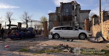 В Запорожье россияне ударили КАБами по храму во время молитвы: есть погибшие и раненые