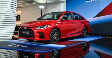 Цена $23 800 и расход 3,4 л/100 км: Toyota показала недорогой спортивный седан (видео)