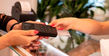 Звідки беруться кешбеки. Як держава хоче "нагріти" власників банківських карт