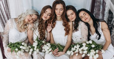 Подруга детства хотела быть подружкой невесты: планы последней шокировали ее (фото)