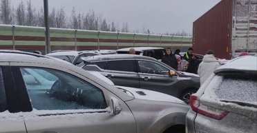 Friendly Fire із загиблими: росіяни влаштували масову ДТП на 50 автомобілів (фото, відео)