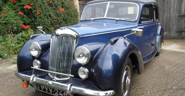 Пара знайшла під сидінням старого авто годинник, який може коштувати цілий статок