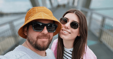 Соліст гурту "Без Обмежень" підтверджує стосунки зі своєю піарницею (фото)