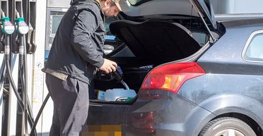 Нападения хуситов в Красном море и стоимость бензина в Украине: есть ли предпосылки для роста цен