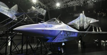 РФ хоче підняти у повітря Су-75: чи злетить озброєний до зубів гігантський дрон-винищувач