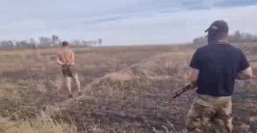 "Вагнеровцы" расстреляли добровольца ВСУ с Балтики: в сети распространяют видео казни