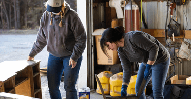 Старый шкаф хранил тайну почти 80 лет: девушка нашла реликвию времен Второй мировой