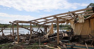 Подвійний ракетний удар по базі відпочинку біля Харкова: що відомо про наслідки атаки (відео)