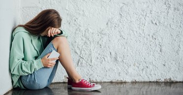 Угрожал незнакомке "слить" личные фото и требовал 10 тысяч долларов: в Киеве будут судить мужчину