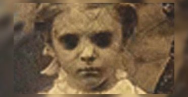 Темрява замість очей: два підлітки побачили в лісі примарну фігуру дівчинки (фото)