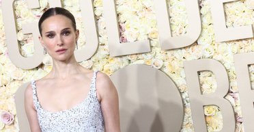 Самотня та сумна: Наталі Портман вийшла на червону доріжку "Золотого глобуса 2024"