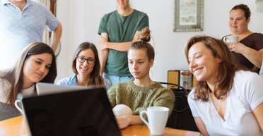 Ставка на молодежь. Как компании в Украине преодолевают дефицит кадров во время войны