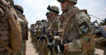 Масло вместо пушек. Почему Запад не собирается воевать