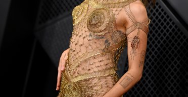 Особняк из музыкального клипа Майли Сайрус "Flowers" продали анонимному фанату (фото, видео)