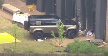 Активісти напали на дилерський центр Land Rover через смертельну ДТП з дітьми (відео)