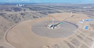 1,8 млрд кВт*ч чистой энергии в год: в Китае запустили необычную солнечную электростанцию