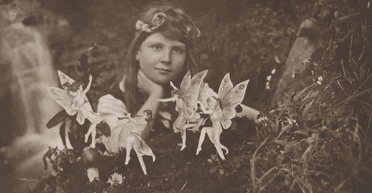 Зустріли біля струмка: дівчатка обдурили весь світ, змусивши повірити в існування фей (фото)